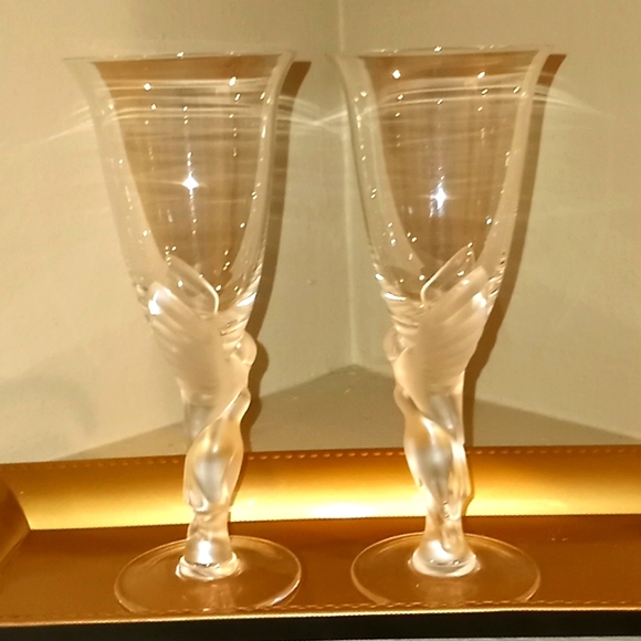 Faberge Kissing Doves Frosted Wine Goblets 8.25 oz - Picture 9 of 11